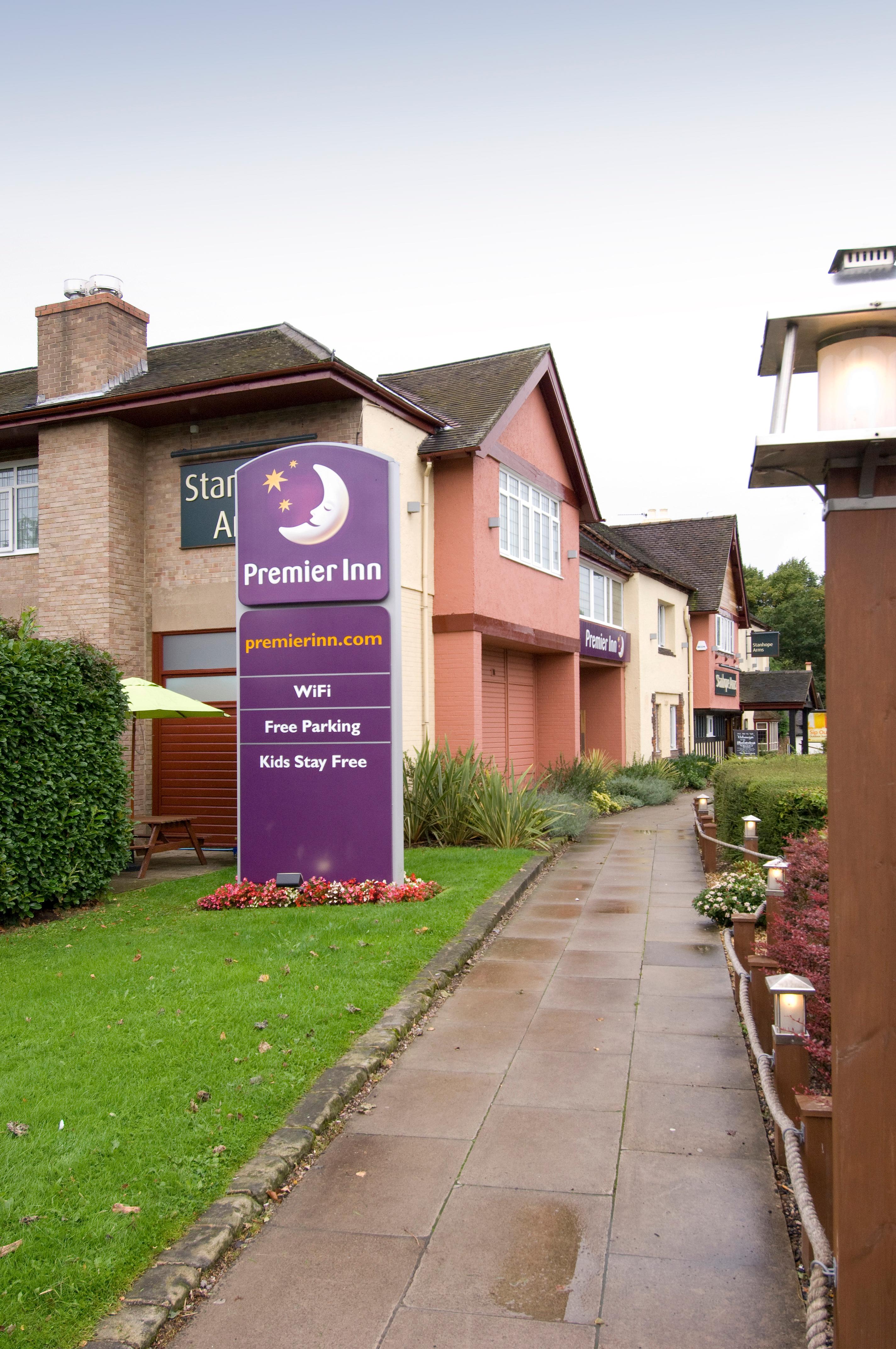 Premier Inn Burton On Trent East - carbon neutral hotel in Burton Upon Trent