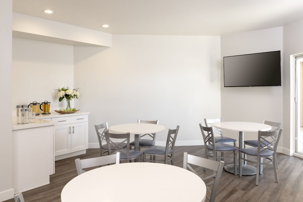 Beachfront Inn and Suites at Dana Point - photo 26