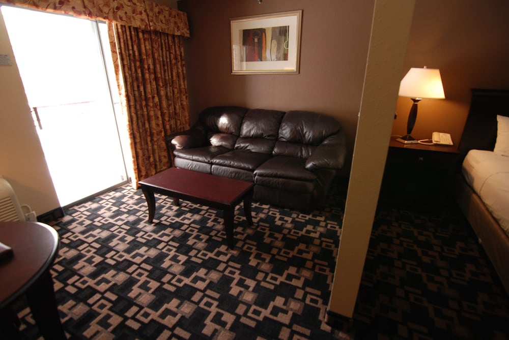 Express Suites Riverport Inn & Suites - photo 13