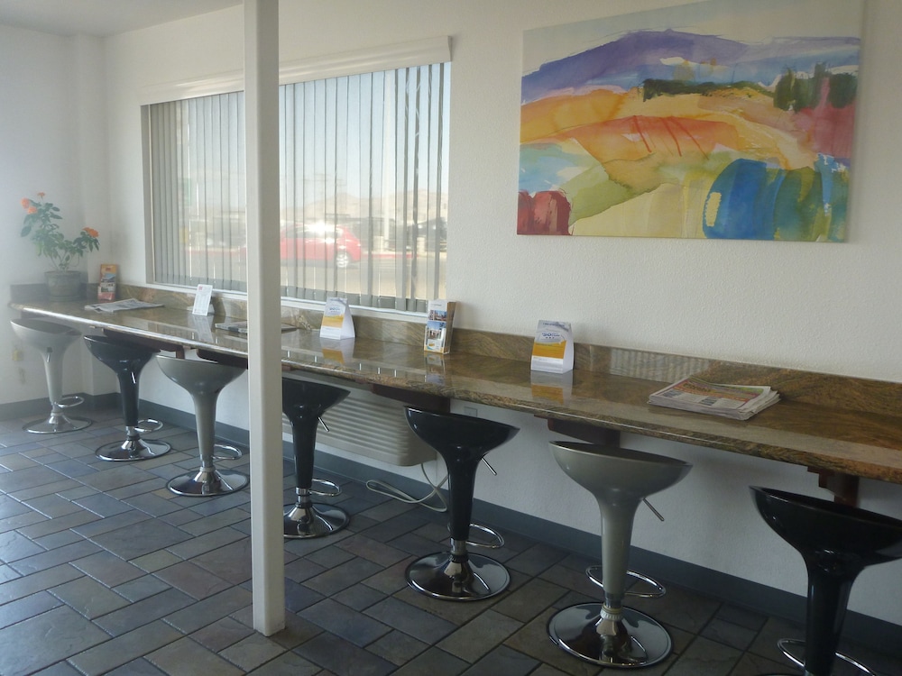 Days Inn by Wyndham Ridgecrest near China Lake Naval Station - photo 4