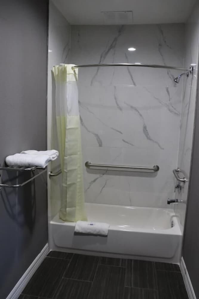 Atlantis Inn and Suites - photo 24