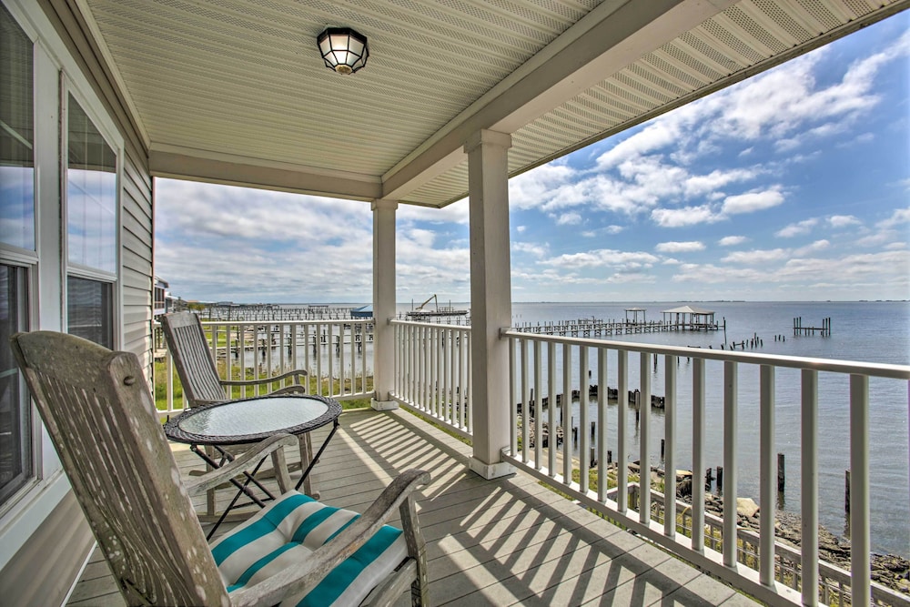 Waterfront New Orleans Home with Private Dock and Pier — 4-Star Luxury Hotel in New Orleans, United States