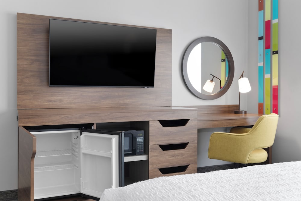 Hampton Inn Saline - photo 20