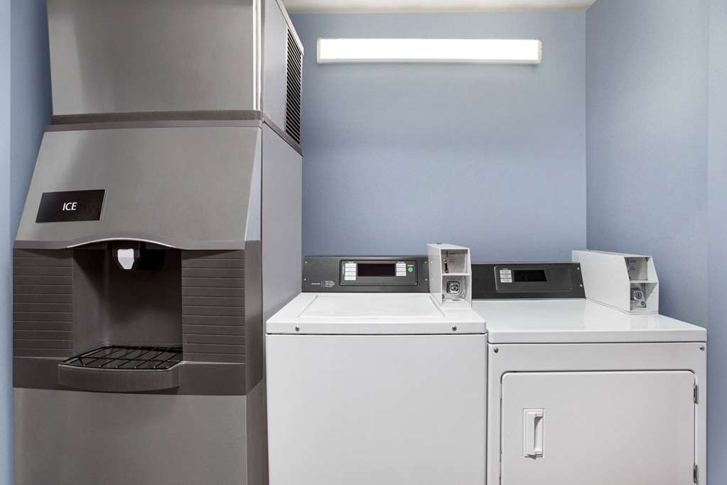 Super 8 by Wyndham Lenexa Overland Park Mall Area - photo 25