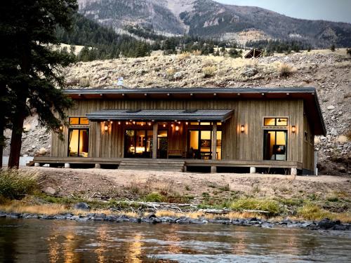 Rocky's in Creede CO — hotel in Creede