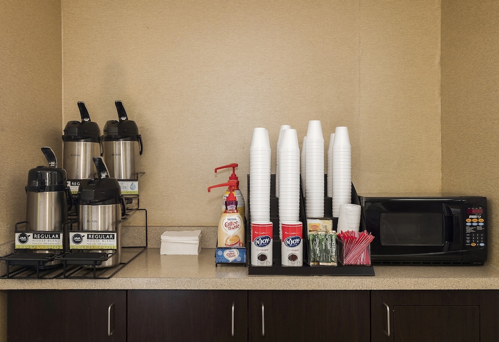 Red Roof Inn PLUS Boston Woburn Burlington - photo 32
