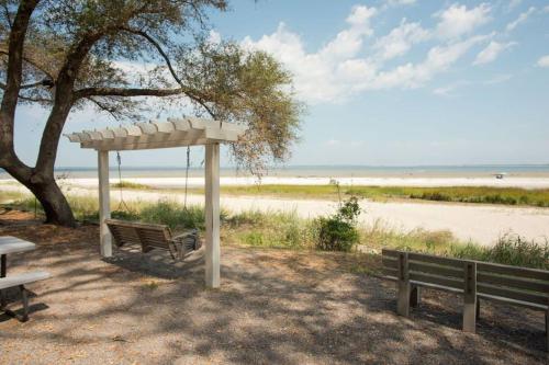 Seaside Bliss Awaits Your Dream Beach Getaway — hotel near Hilton Head Airport
