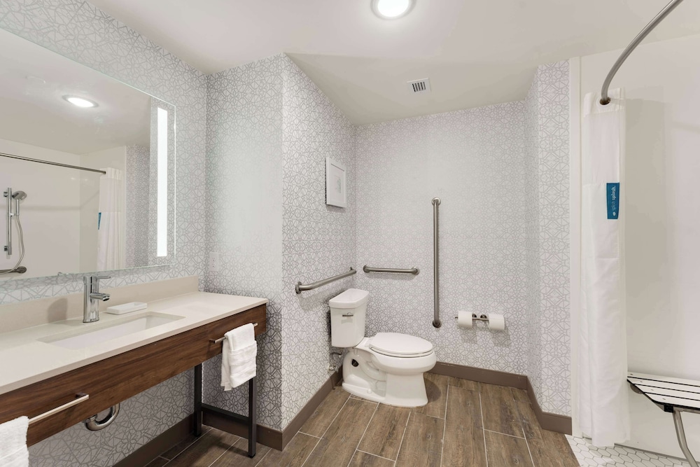 Hampton Inn Milford - photo 28