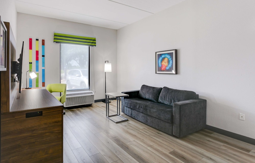 Hampton Inn Houston Pearland - photo 21