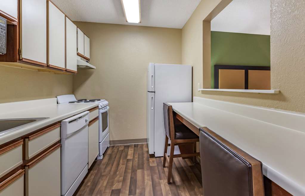 Extended Stay America Suites San Antonio Colonnade Medical - photo 16