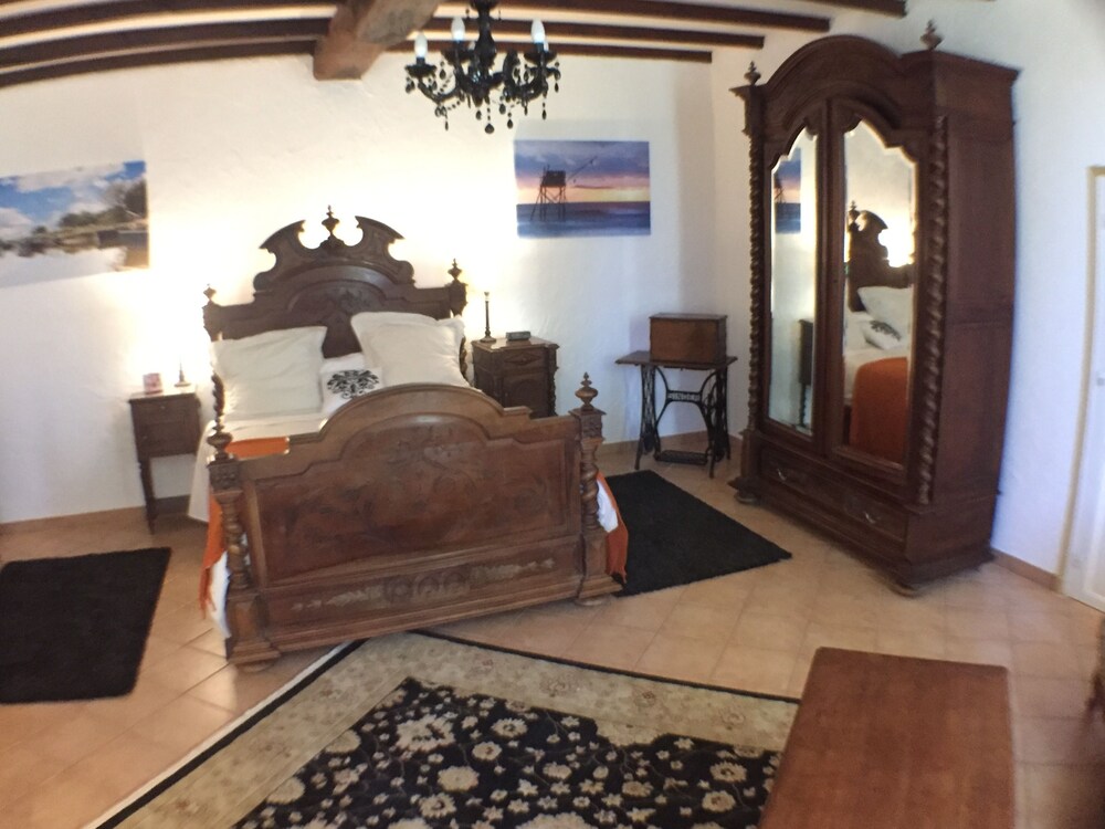 La Charentaise des Lilas — hotel in Gemozac
