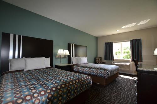 Relax Inn Motel & Suites - photo 11