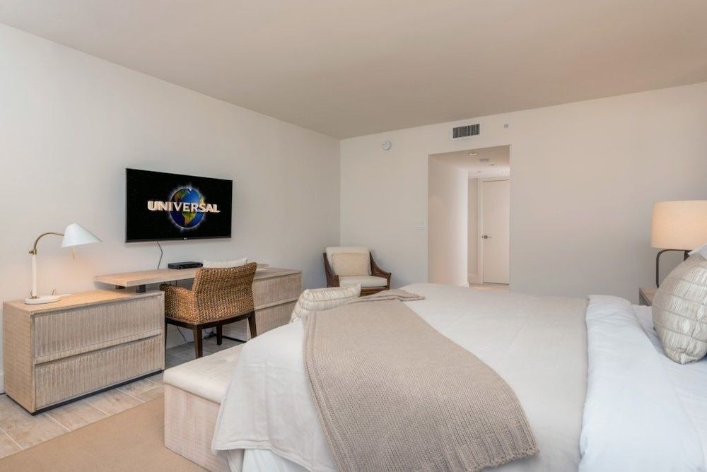 5 Star Hotel 2 2.5 Beachfront Unit 915 2 Bedroom Condo in Miami Beach, United States