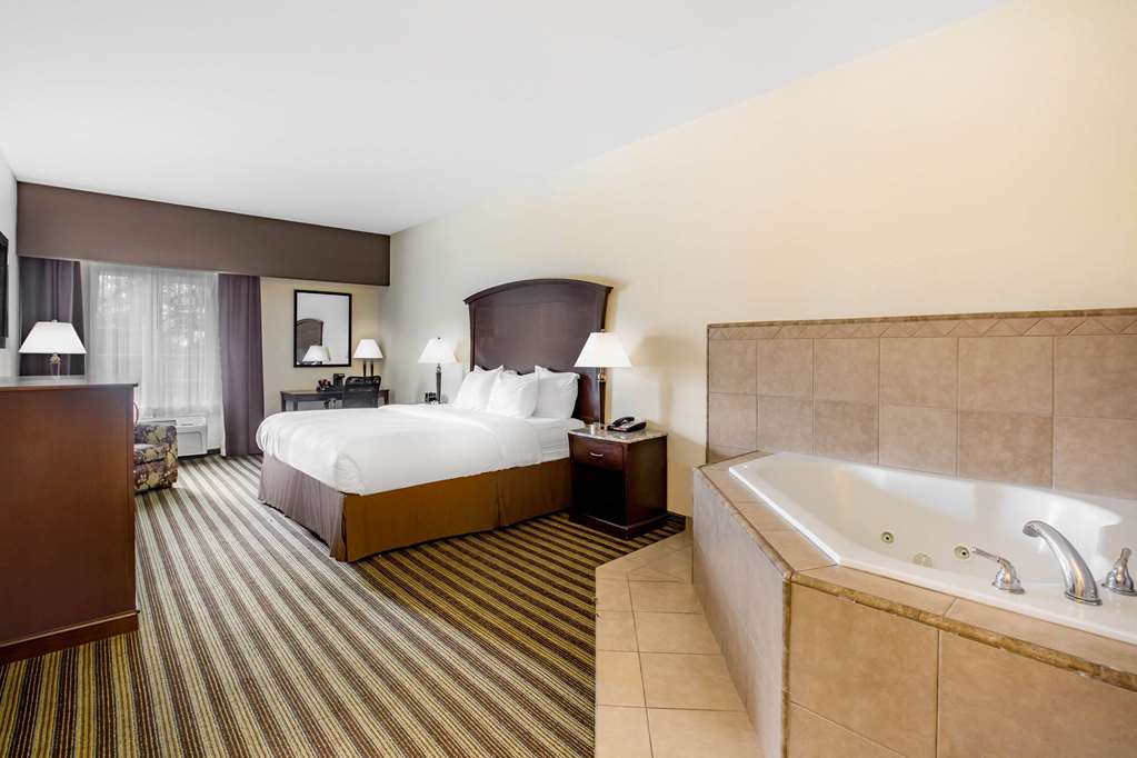 La Quinta Inn & Suites by Wyndham Fowler - photo 40