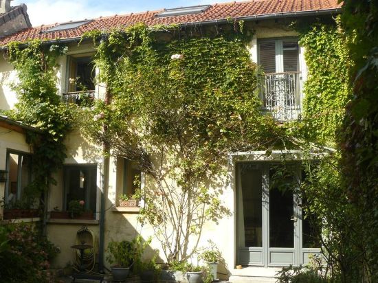 Porte de Paris - carbon neutral hotel in Montesson