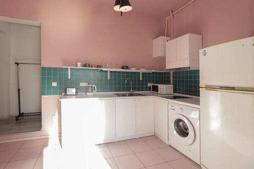 Cozy and Stylish Apt Next to Stamba and Rooms
