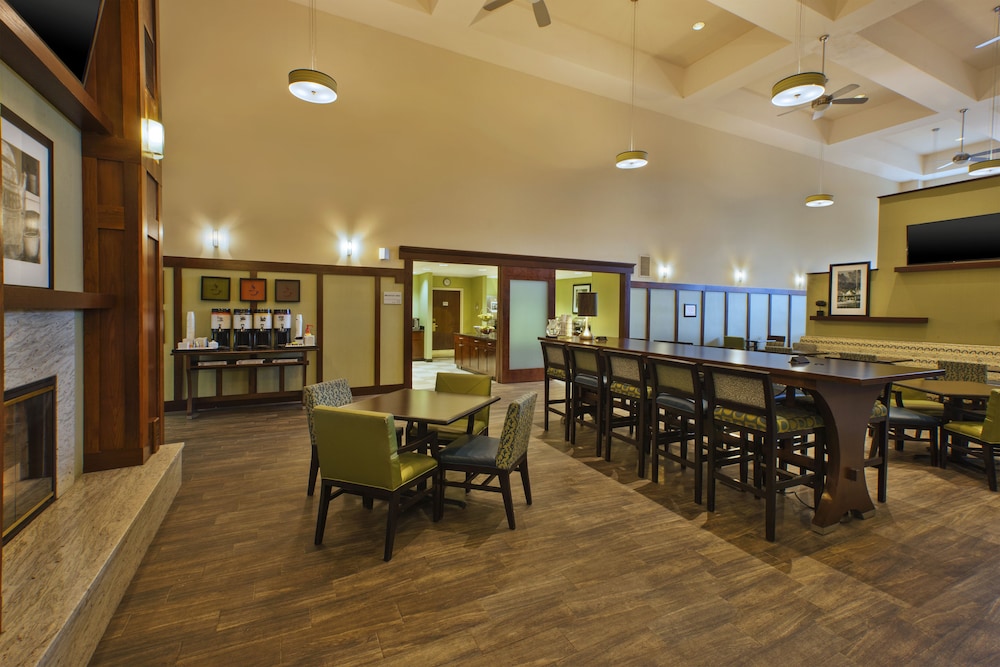 Hampton Inn & Suites Providence Warwick Airport - photo 34