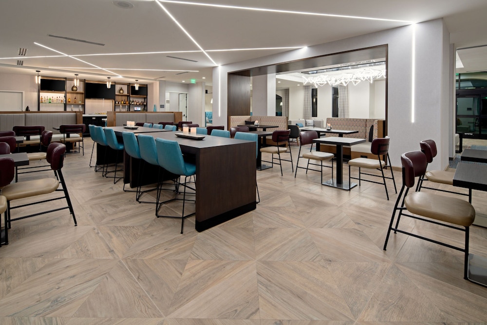SpringHill Suites by Marriott Valencia - photo 28