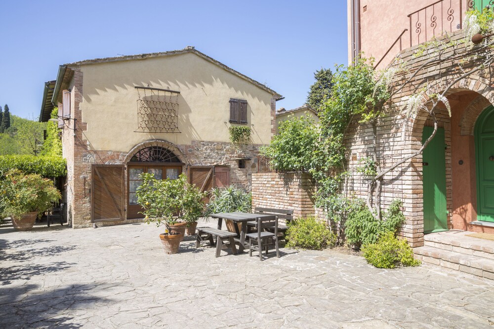 Borgo san Benedetto — hotel in Montaione