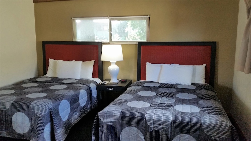 Hillcrest Motel - photo 8