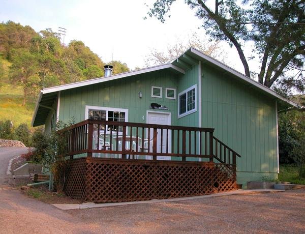 Sequoia Motel - carbon neutral hotel in Three Rivers