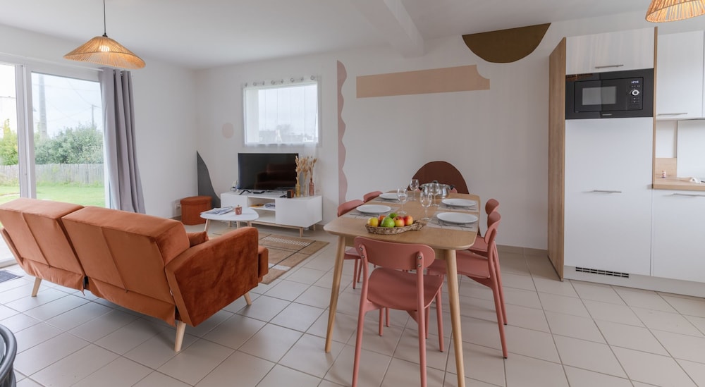 Holiday Home in Porspoder Near Plage du Bourg — 4-Star Luxury Hotel in Porspoder, France