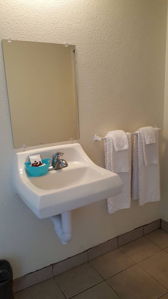 Pacific Motel - photo 35