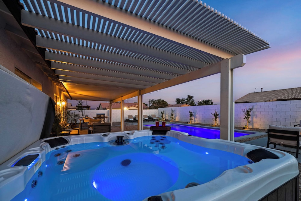 Montego by Avantstay Private Yard w Pool & Hot Tub - photo 4