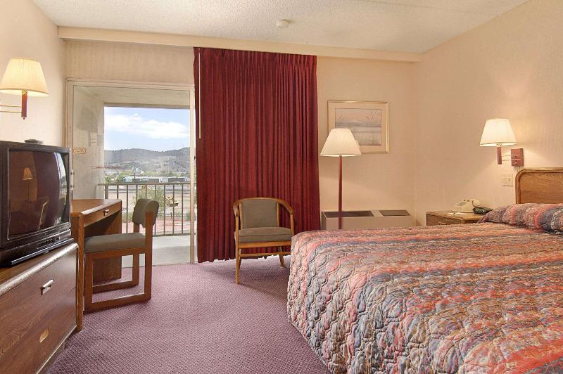 Days Inn by Wyndham Colorado Springs Garden Gods - photo 3