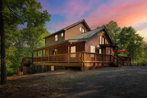 Hot Tub Fire Pit Pool Table Pet Friendly Good Times — hotel in Luray