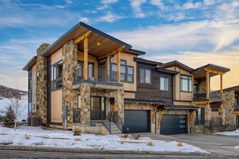 2 Mins to Deer Valley Ski Lift Hot Tub Game Room Ski La Vie by Avantstay in Heber, United States