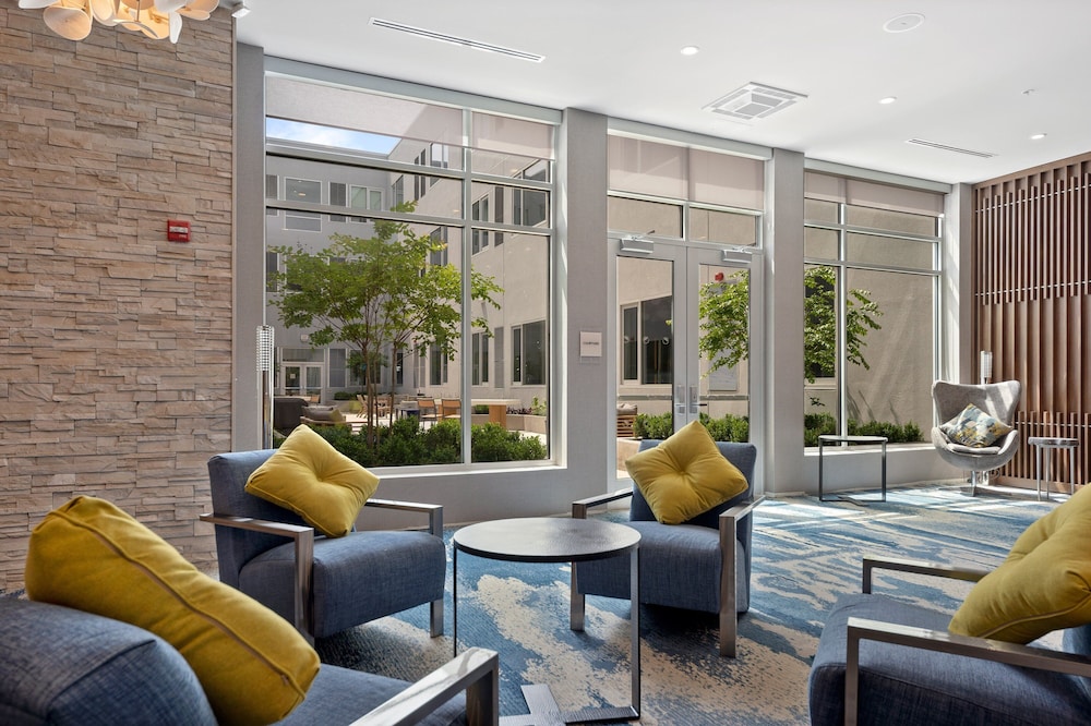 Element Hampton Peninsula Town Center - photo 3