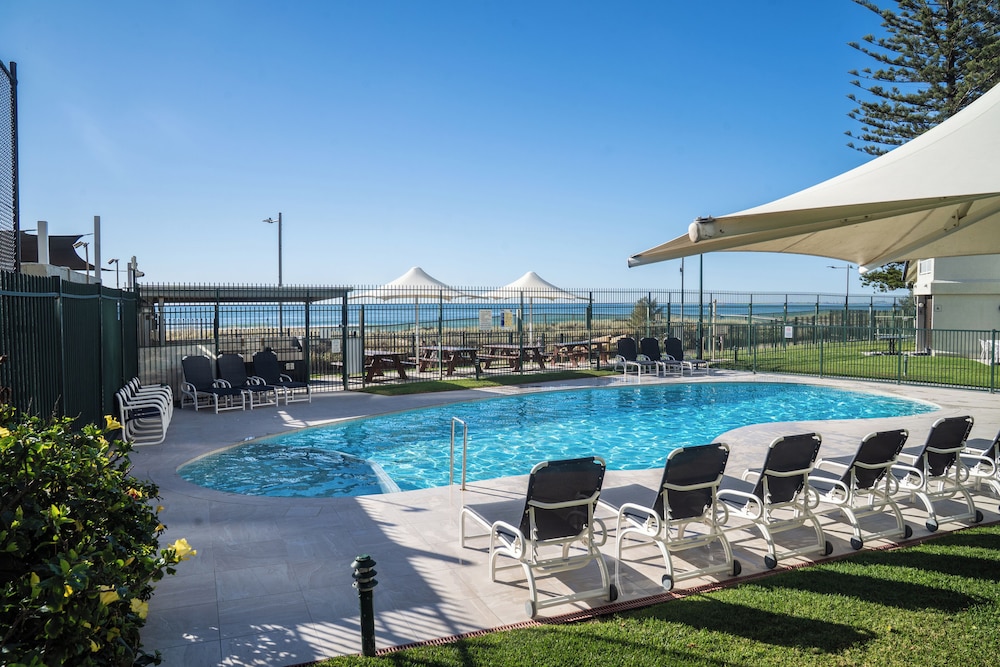 The Breakers — 4-Star Luxury Hotel in Gold Coast, Australia