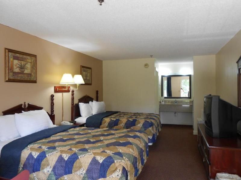 Glennville Inn - photo 6