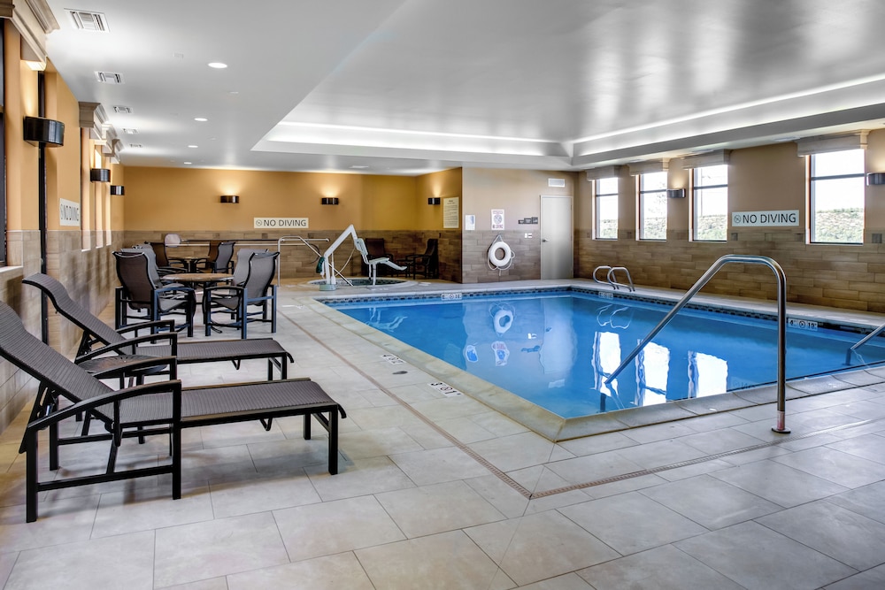 Hampton Inn & Suites Dodge City - photo 29