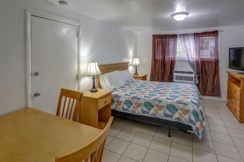 Richard's Motel - photo 6