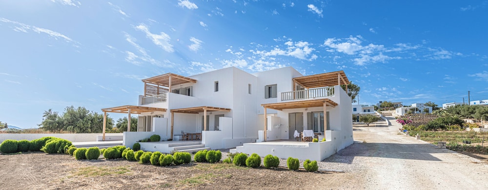 Alisea Resort - carbon neutral hotel in Kimolos
