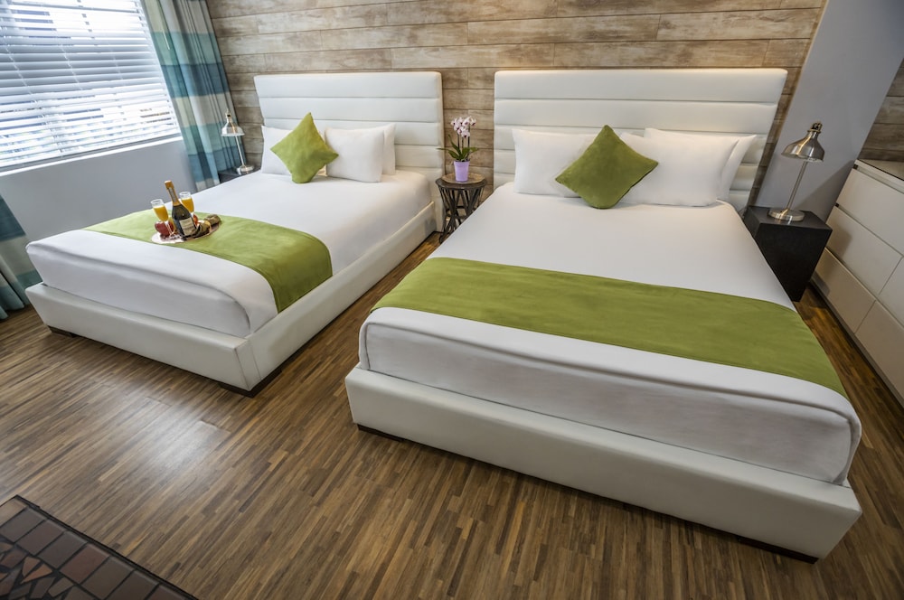 Chesterfield Hotel & Suites - photo 31