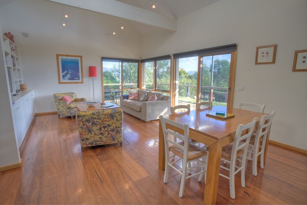 215 Mt. Buffalo — 4-Star Luxury Hotel in Bright, Australia