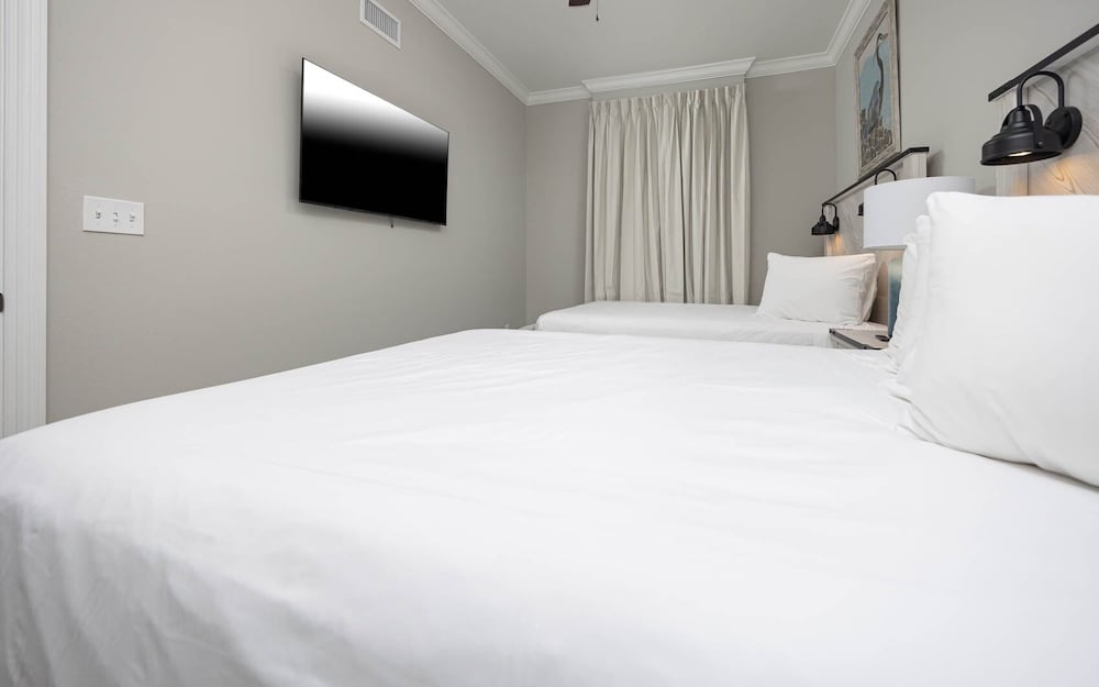 Phoenix Gulf Towers 1505 4 Bedroom Condo - photo 8