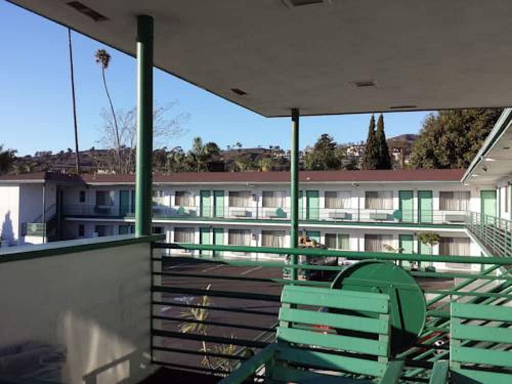 Travelers Beach Inn - photo 13