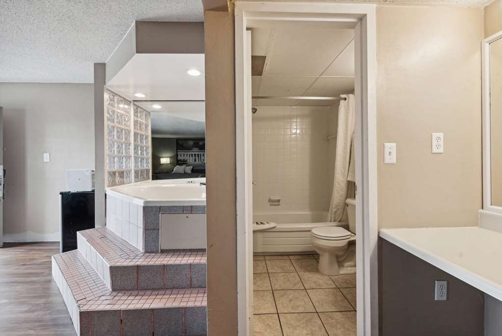 Super 8 by Wyndham Millbury Toledo - photo 21
