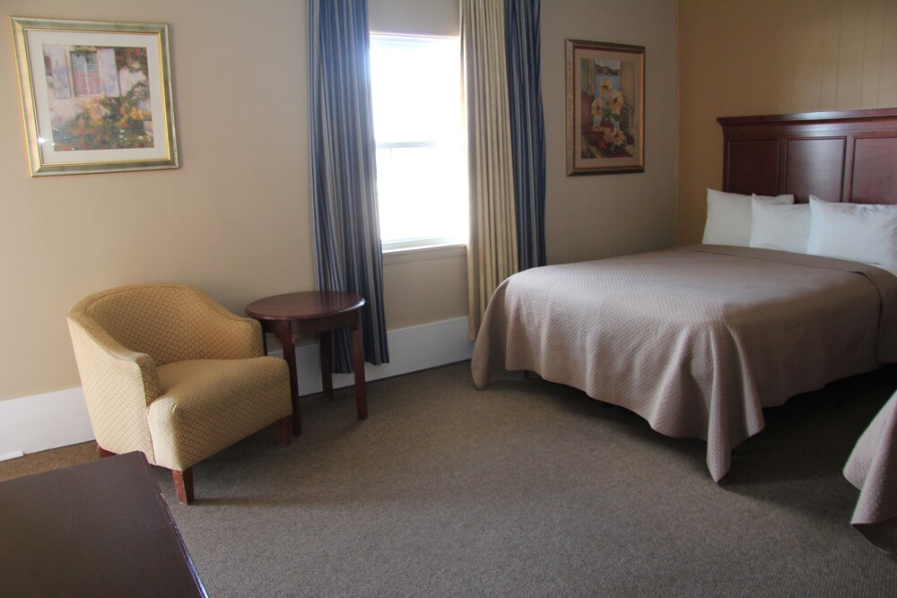 Green Acres Hotel - photo 18