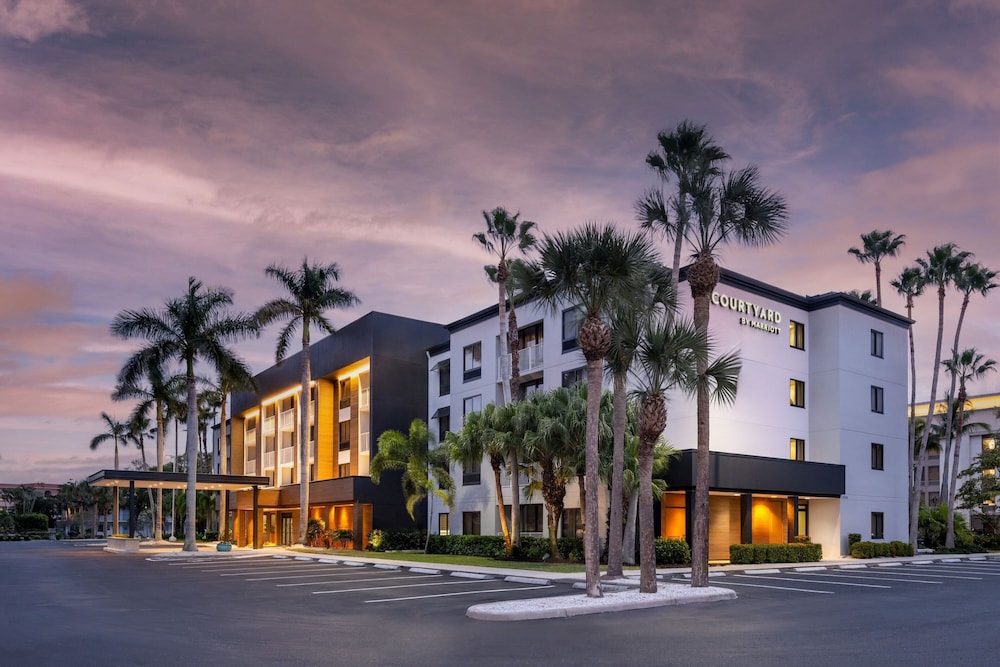 Courtyard by Marriott Naples - last minute hotel in Naples