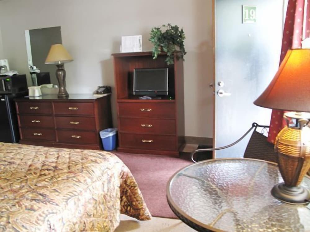 Hudson Manor Inn - photo 8