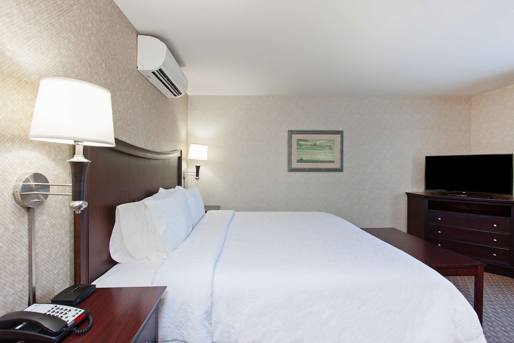 Hampton Inn & Suites Oakland Airport Alameda - photo 10