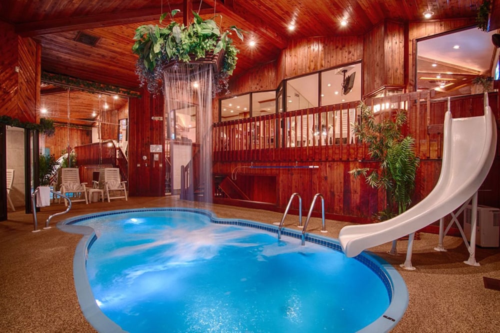 Sybaris Pool Suites Indianapolis - photo 38