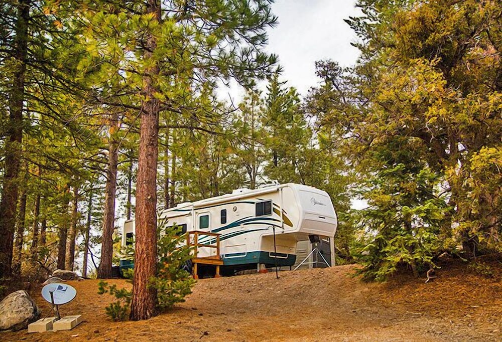 Idyllwild RV Resort Caravan Park - photo 16