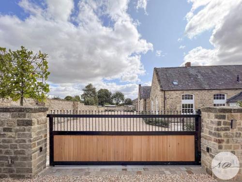 Exceptional Holiday Home 5 with Hot Tub Pickering