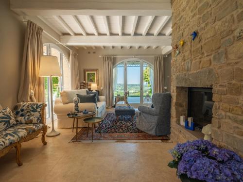 Luxury Villa Le Rondini Peccioli — 4-Star Luxury Hotel in Peccioli, Italy